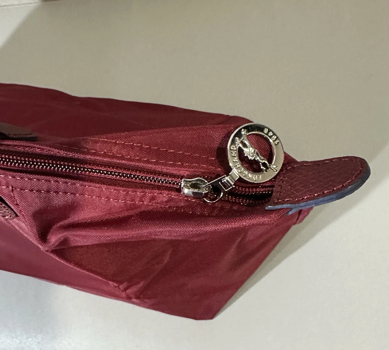 LONGCHAMP Borsa lunga Champ Le Pliage nylon nuova senza etichette borsa a tracolla media autentica bordeaux