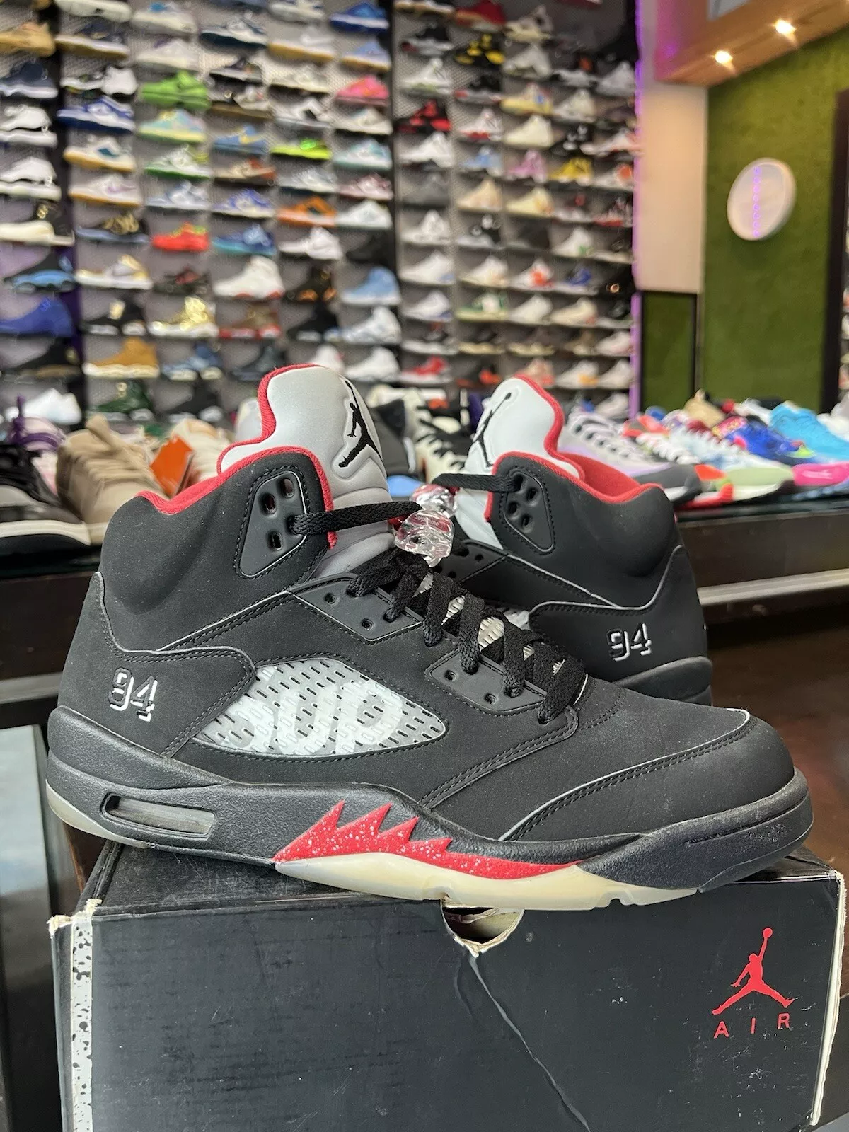 Taille 11   Supreme x Air Jordan 5 Retro Noir
