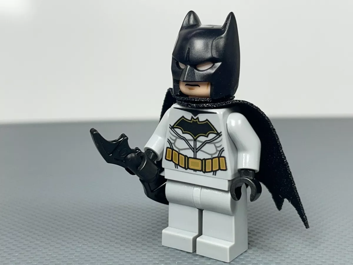 LEGO Super Heroes DC Universe Black Batman Minifigure with Batarang  (Traditional Head)