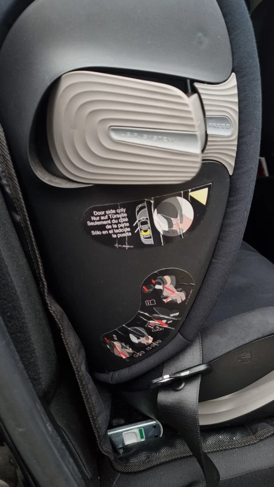 Cybex Solution S-Fix Autositz 15-36kg Tiefschwarz - Bild 2 von 3