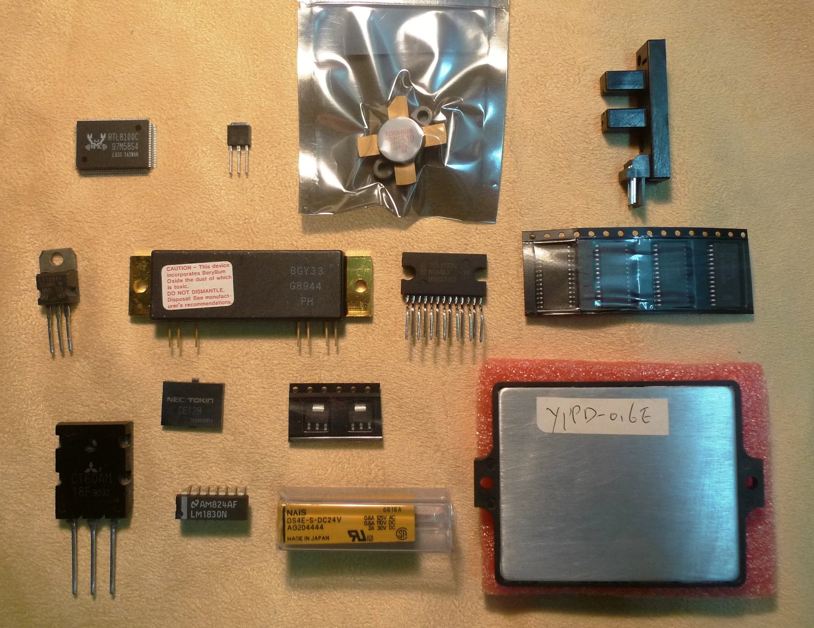 ALTERA EPF81188AQI208-3 QFP-208 Field Programmable Gate