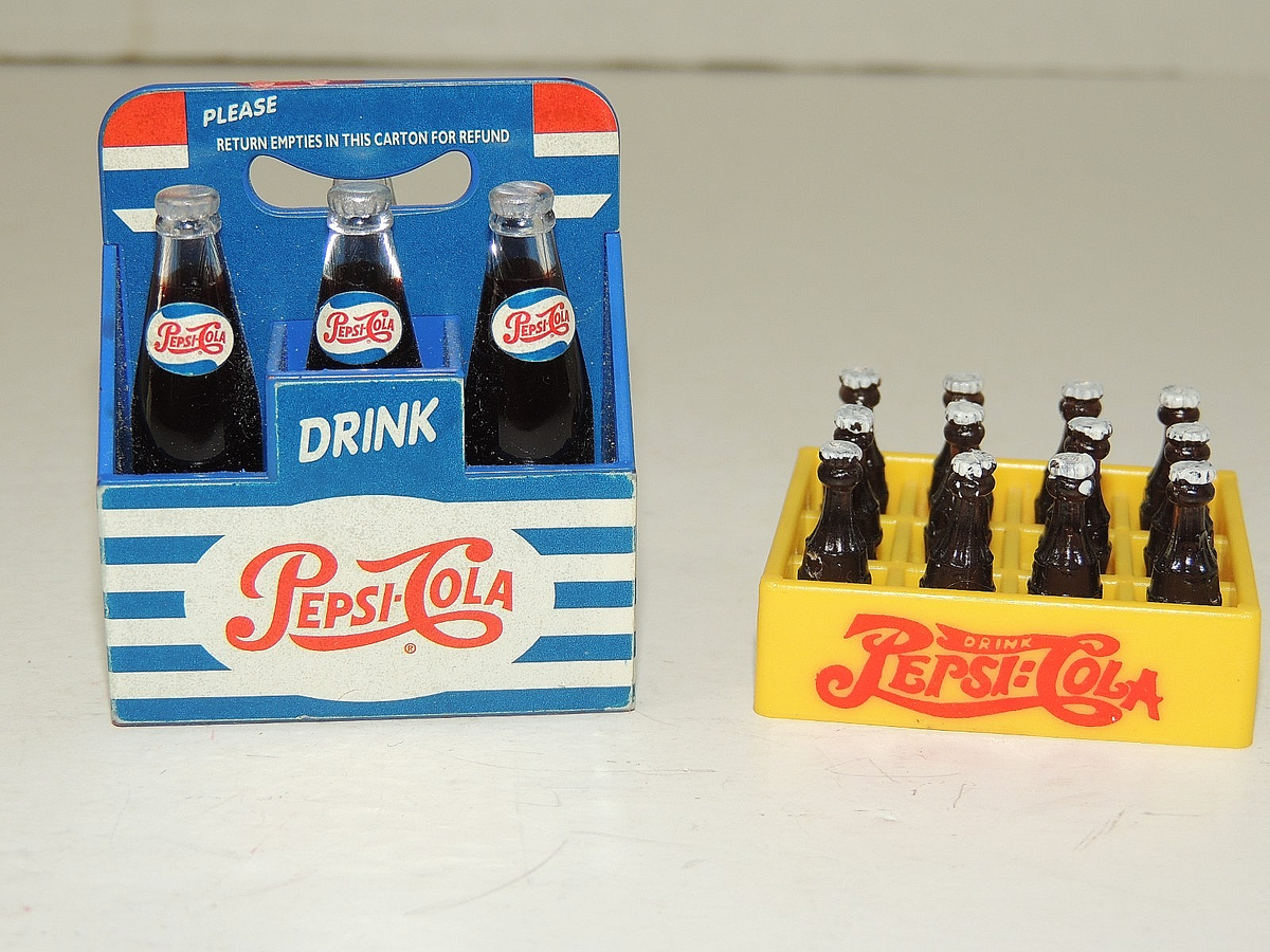 PEPSI COLA アメリカンヴィンテージ　ミニキャビネット 2) Vintage Miniature Pepsi Cola Carriers 6-Pack in Blue Stripe