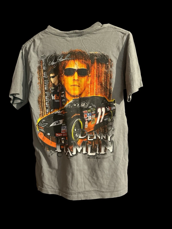 Camisa Nascar Hombre Pequeña Denny Hamlin Carreras Gráfico Persecución Auténtica Doble Cara Foto 4 de 4