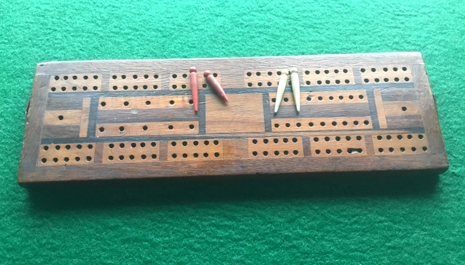 Antique Hardwood Marquetry CRIBBAGE BOARD 26cm x 8.5cm + 4 Original Pegs