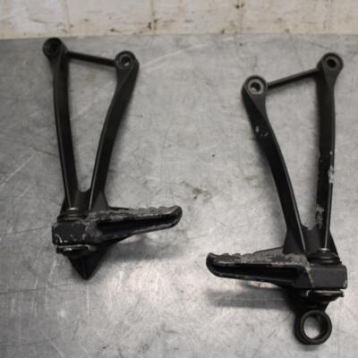 N♡a 2008 Kawasaki Ninja ZX10R REAR BACK PASSENGER PEG SET PAIR 34028