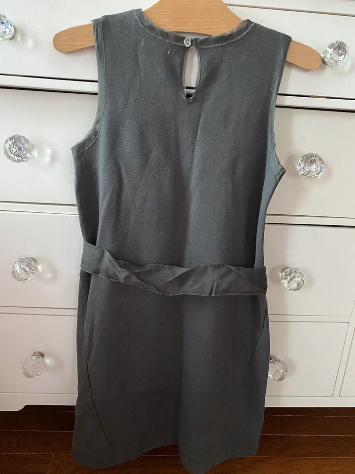 Vestido J Crew Crewcuts feminino cinza carvão com babado de seda e bolso tamanho 8 em excelente estado usado - Imagem 2 de 4