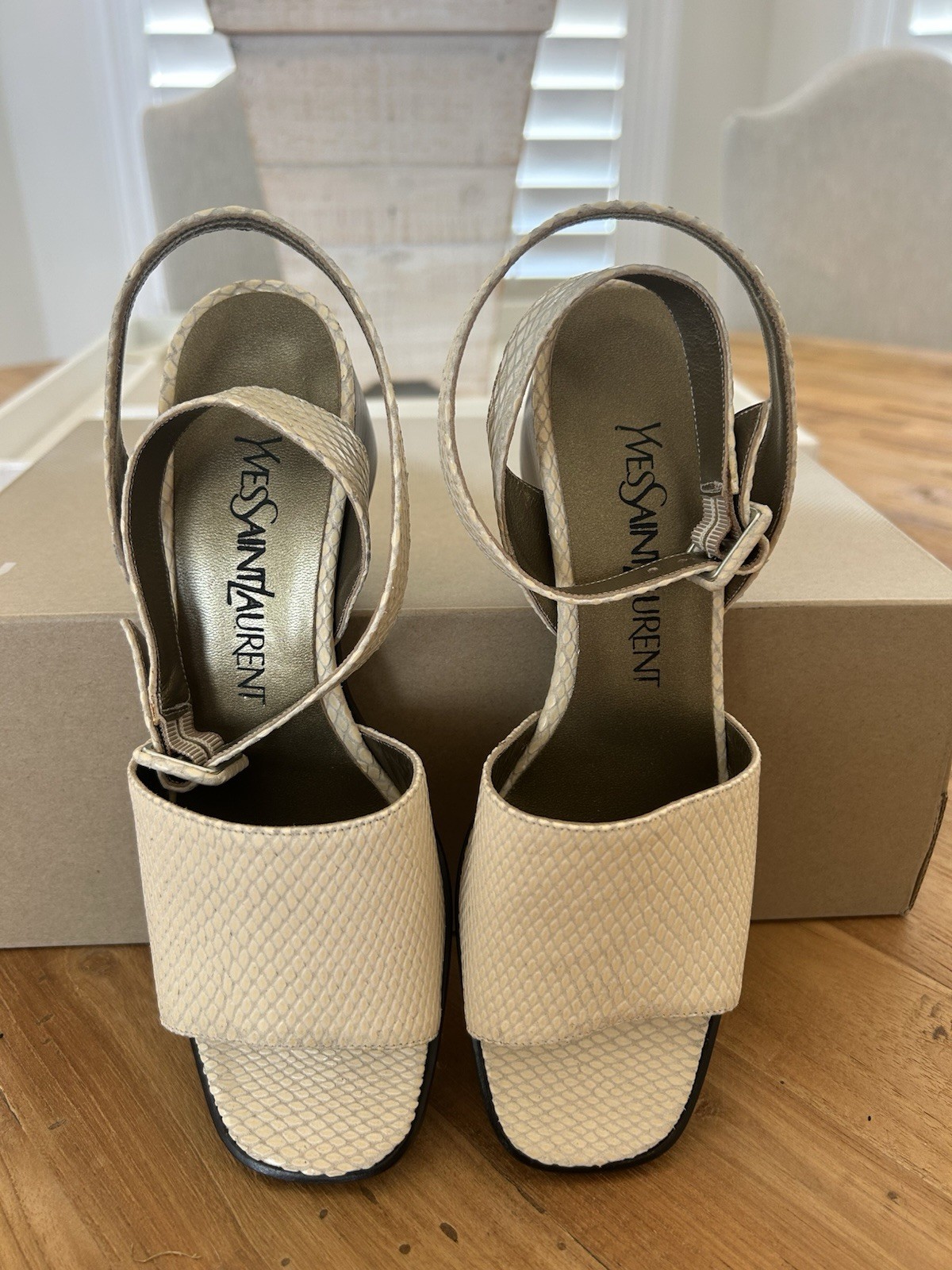 YVES SAINT LAURENT scarpe vintage bianche tacco grosso cinturino alla caviglia YSL taglia 6 NUOVE!