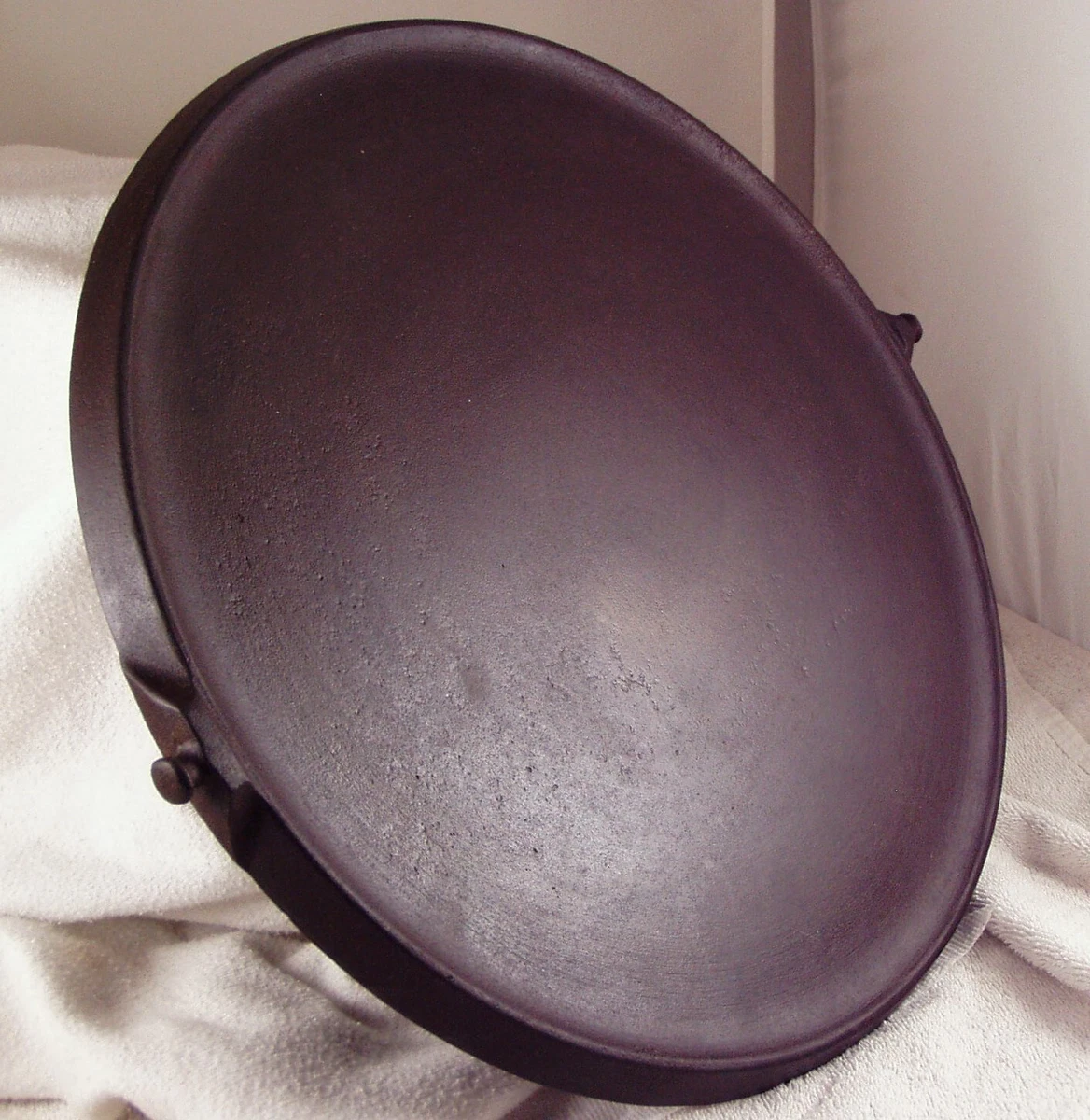 Griswold #14 Bailed Skillet : r/castiron