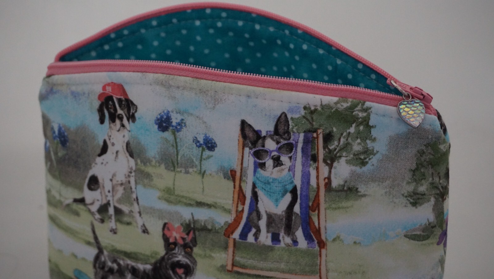 Make up / cosmetic bag Quirky fun dog design Brand New dog lover