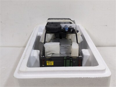 KYOSHO 1/18 Land Rover Tomb Raider Defender Movie Edition Model
