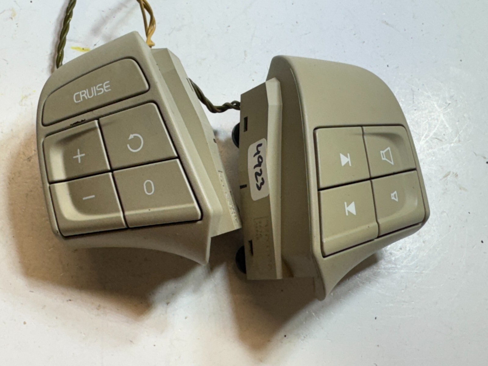 2009 VOLVO S80 STEERING   WHEEL AUDIO VOLUME CRUISE CONTROL SWITCH OEM