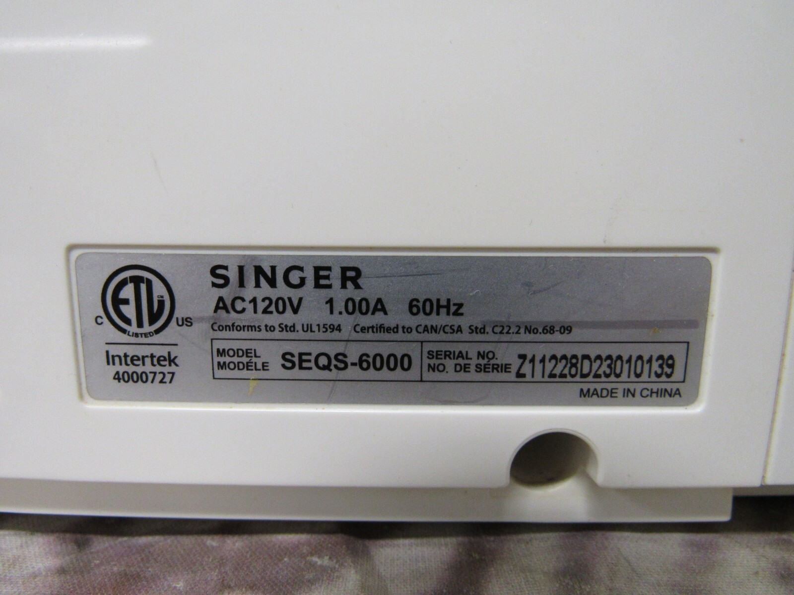 SINGER SEQS6000.CL Futura Quartet Sewing and Embroidery Machine