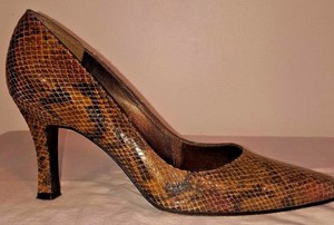 stuart weitzman snakeskin pumps