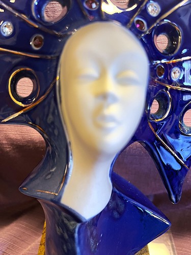GALOS PORTUGAL GORGEOUS BLUE ART DECO PORCELAIN SCULPTURE ON STONE & LUCITE BASE - Picture 2 of 10