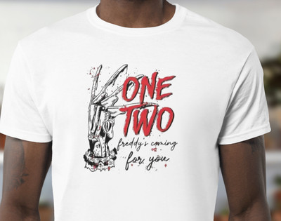''One, Two, Freddy s Coming for You'' Horror T-Shirt with Claw Design