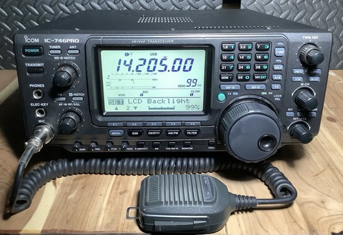 ICOM IC-746PRO HF/6M/2M ALL MODE WITH MARS MOD ,EXCELLENT CONDITION