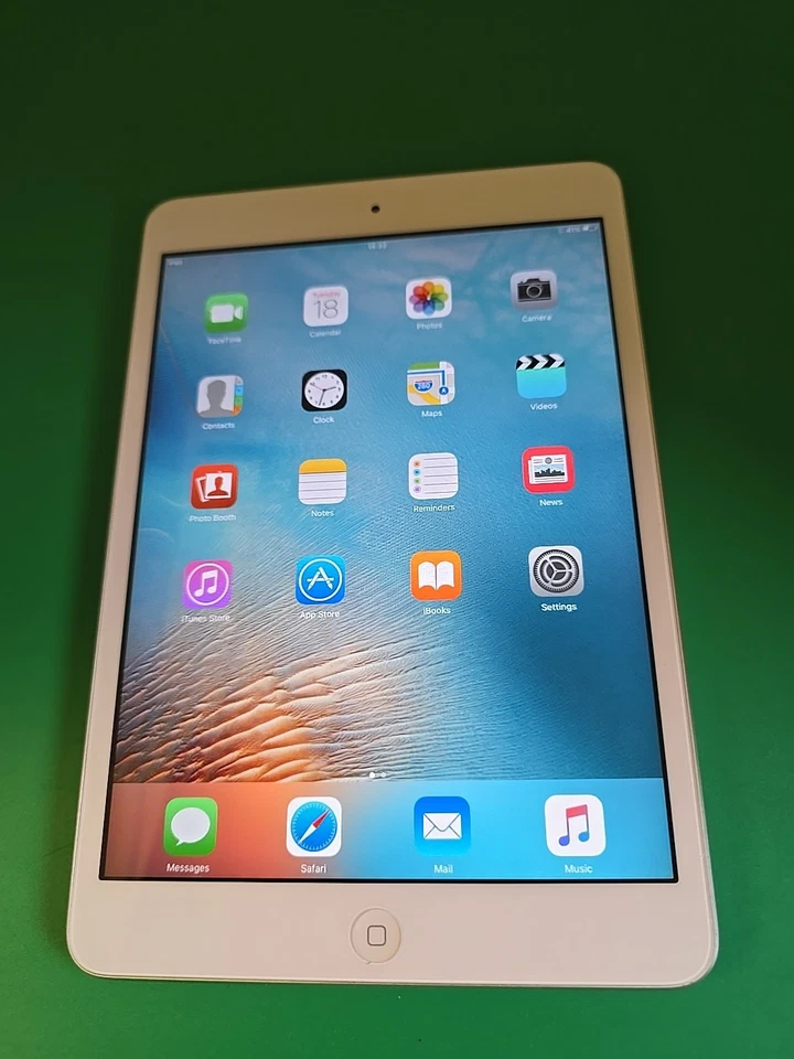 Apple iPad mini 1st Gen   16GB     Wi-Fi      7.9in   Silver     (DK781) - Image 2 of 4