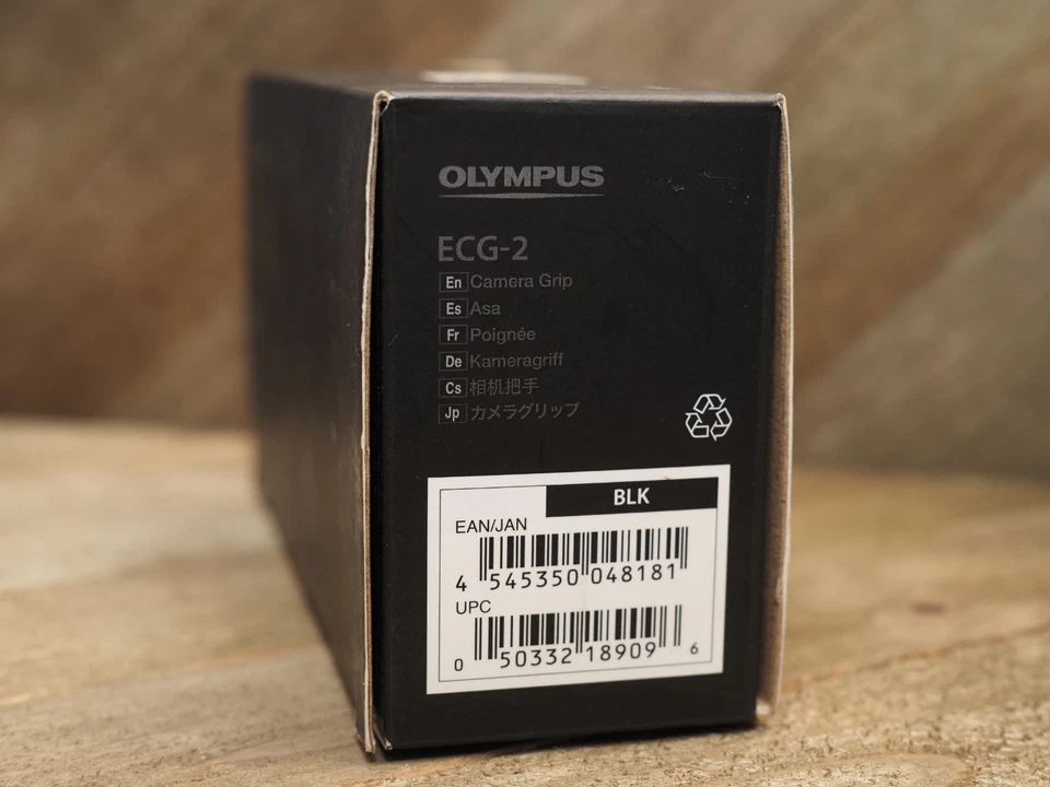 Empuñadura metálica externa OM SYSTEM OLYMPUS ECG-2 para empuñadura OM-D E-M5 Mark II/L Foto 2 de 3