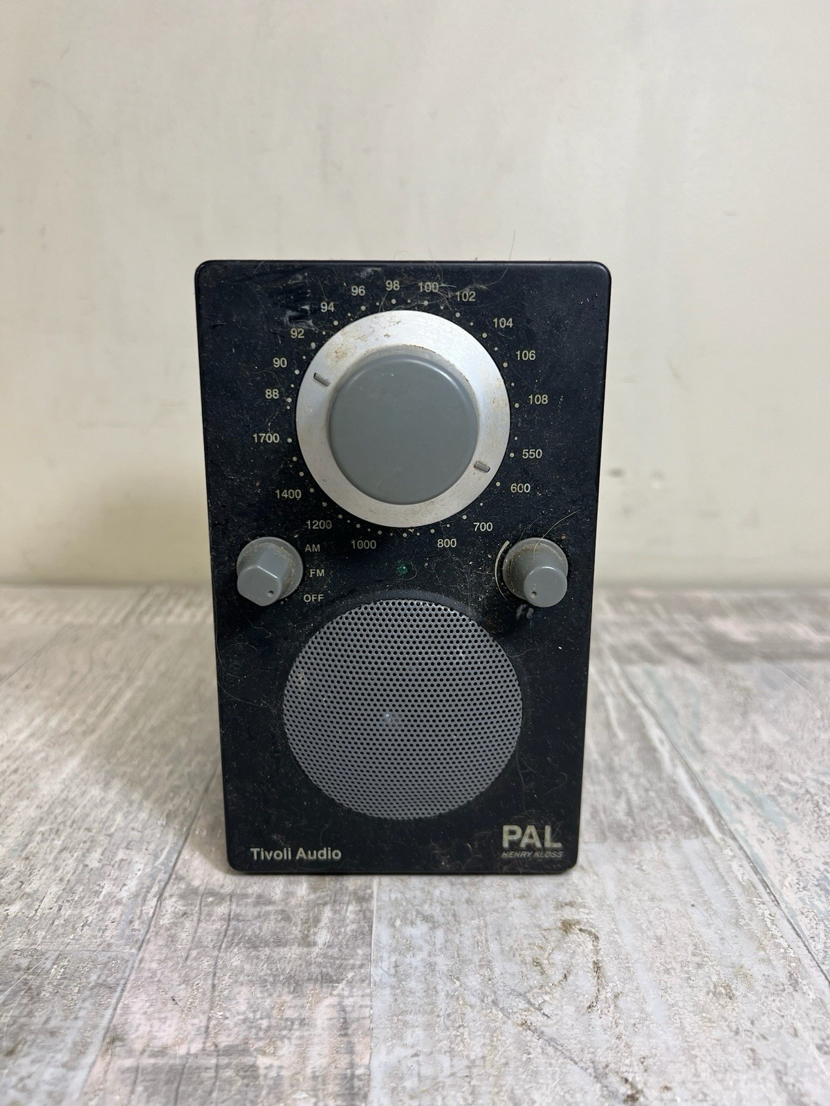 TIVOLI Audio PAL Henry Kloss Portable AMFM Radio Speaker Wor