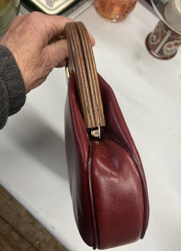 Vintage Aigner Leather Oxblood Handbag W/ Hinged Wood Handles & Original Mirror - Picture 4 of 6