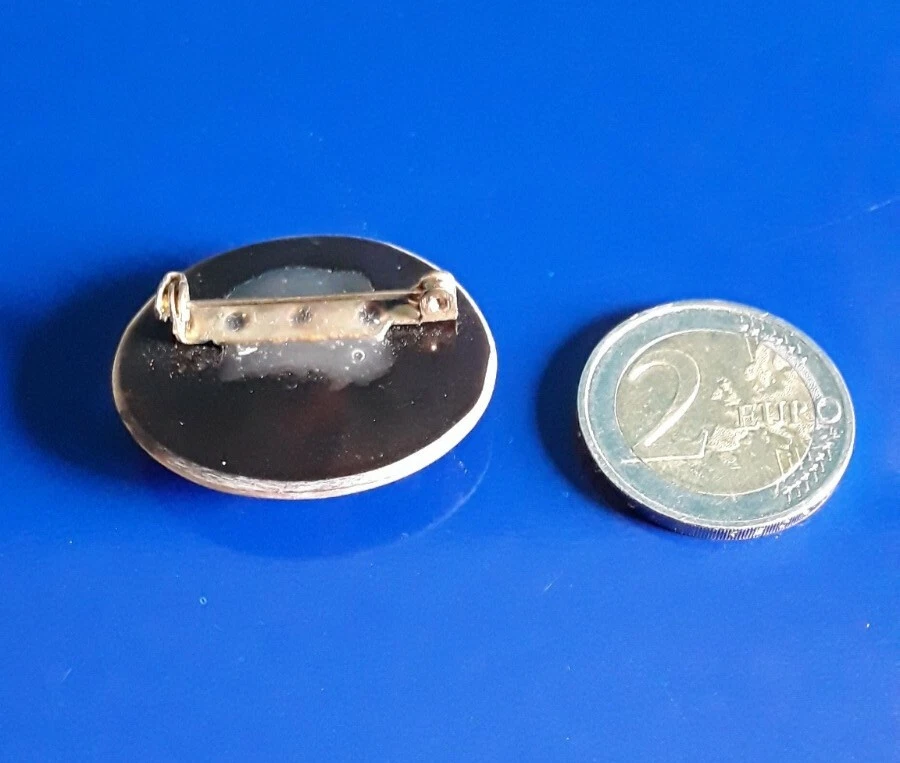 Spilla vintage "FIORI", lucite, trasparente,sfondo nero,dimensioni 2,9 x 3,5 cm. - Immagine 3 di 3