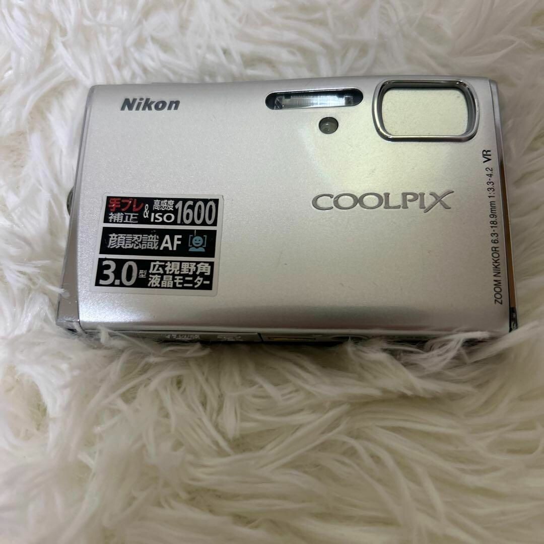 デジタルカメラ　Nikon COOLPIX S50　シルバー Nikon COOLPIX S50 7.2MP Digital Camera Silver 3x Optical