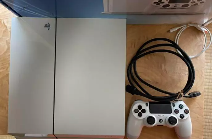 Sony PlayStation 4 PS4 CUH-1100AB02 500GB Glacier White Console