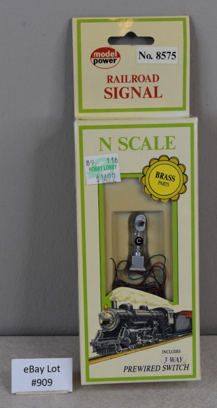 (Lot 909) N Scale Model Train Model Power Railroad Signal with 3 Way