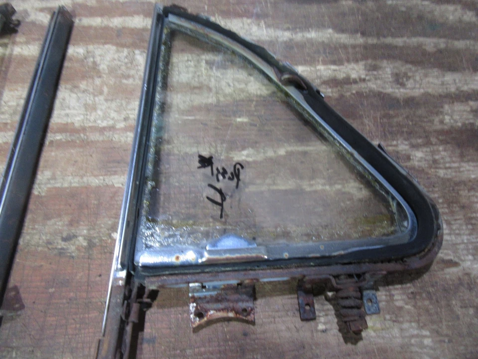 Chevrolet Styleline 1949 1950 sedán puerta ventilación ventana marco vidrio molduras piezas Foto 2 de 4