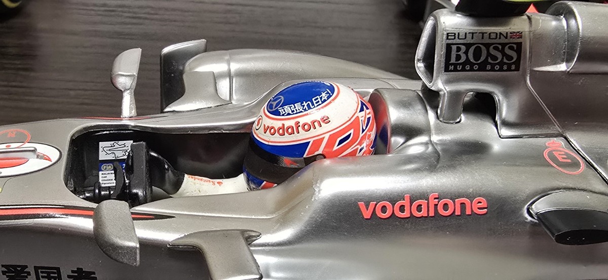 F1 McLaren Mercedes MP4-26 2011 Jenson Button 1:18