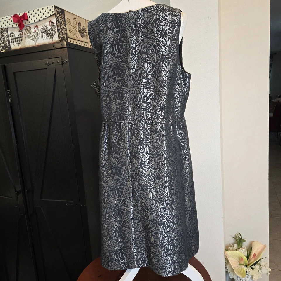 Lane Bryant Crossover  Knee Length Black with Silver Floral size 20. 43 - Image 4 of 4