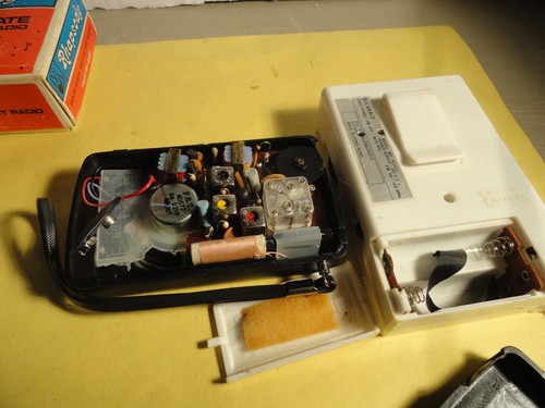 6-OLDER TRANSISTOR RADIOS ALL DIFFERENT ( SEE LIST BELOW ) - Picture 18 of 19