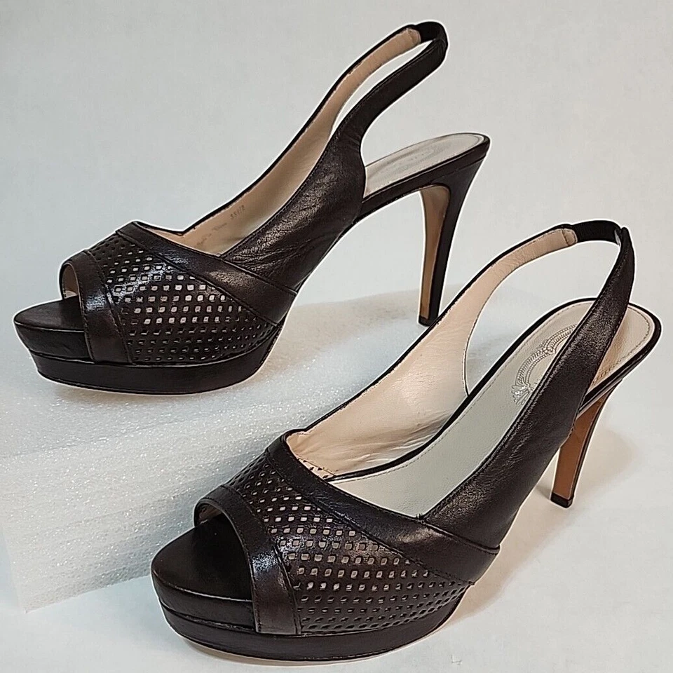 Elie Tahari 4"-Tira de Salto Feminina Couro Marrom Escuro Biqueira Aberta Tamanho 38.5 Excelente Estado Usado - Imagem 2 de 4