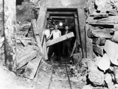 Gold mining in a mine in Nevada United States in 1933 Old Photo