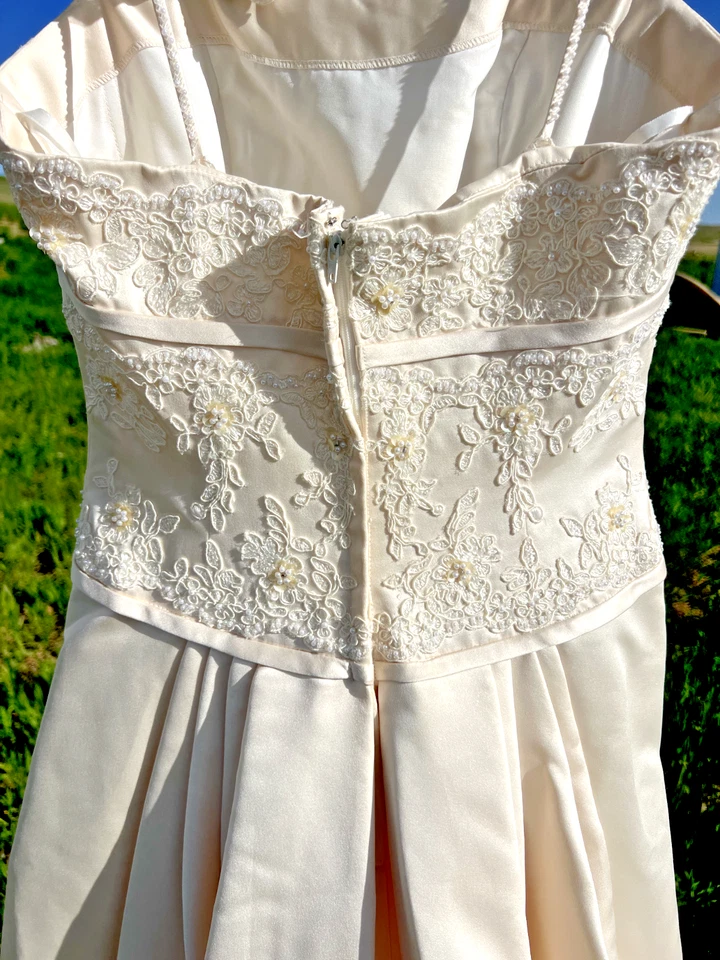 St. Patrick A-Line Ivory Wedding Dress - Size 10 - Image 4 of 4