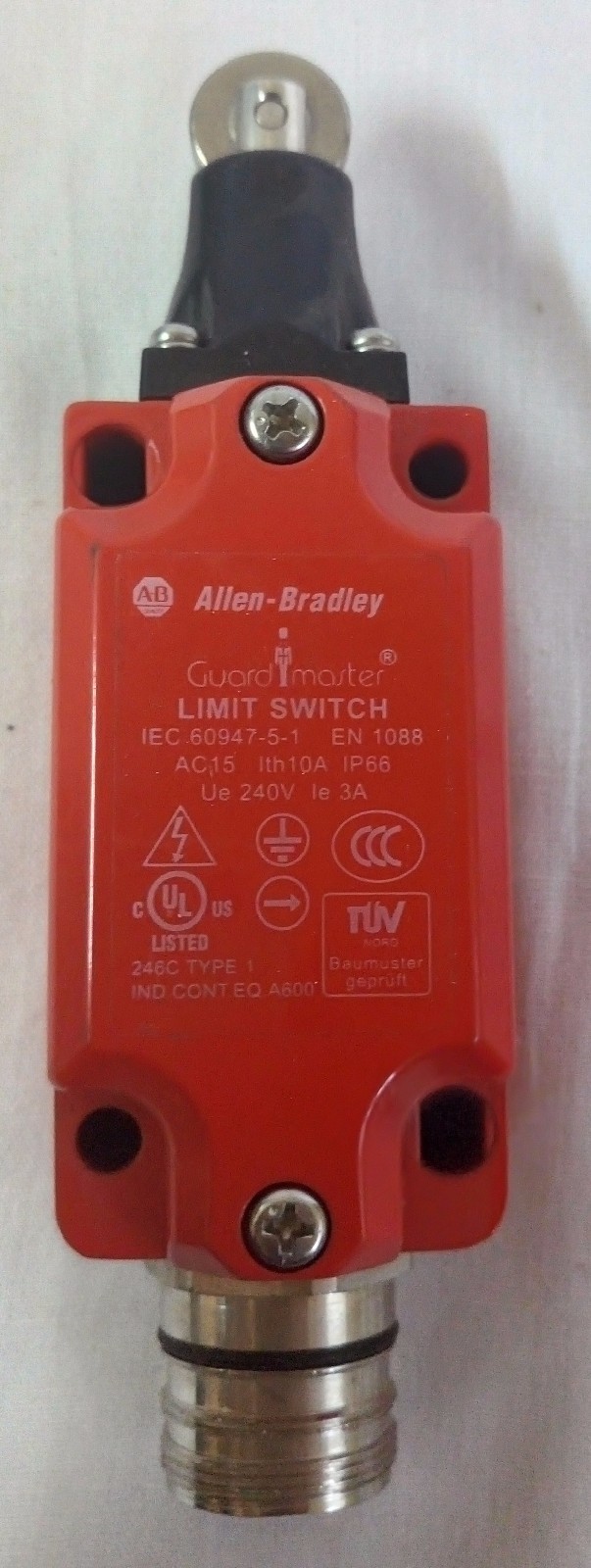 ALLEN BRADLEY 440P-MRPB13M9 LIMIT SWITCHES LARGE METAL ROLLER PLUNGERSAFETY USED