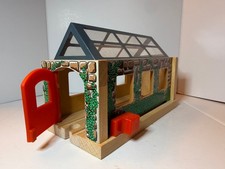 Thomas Friends Wooden Railway Train USEFUL ENGINE SHED Rare