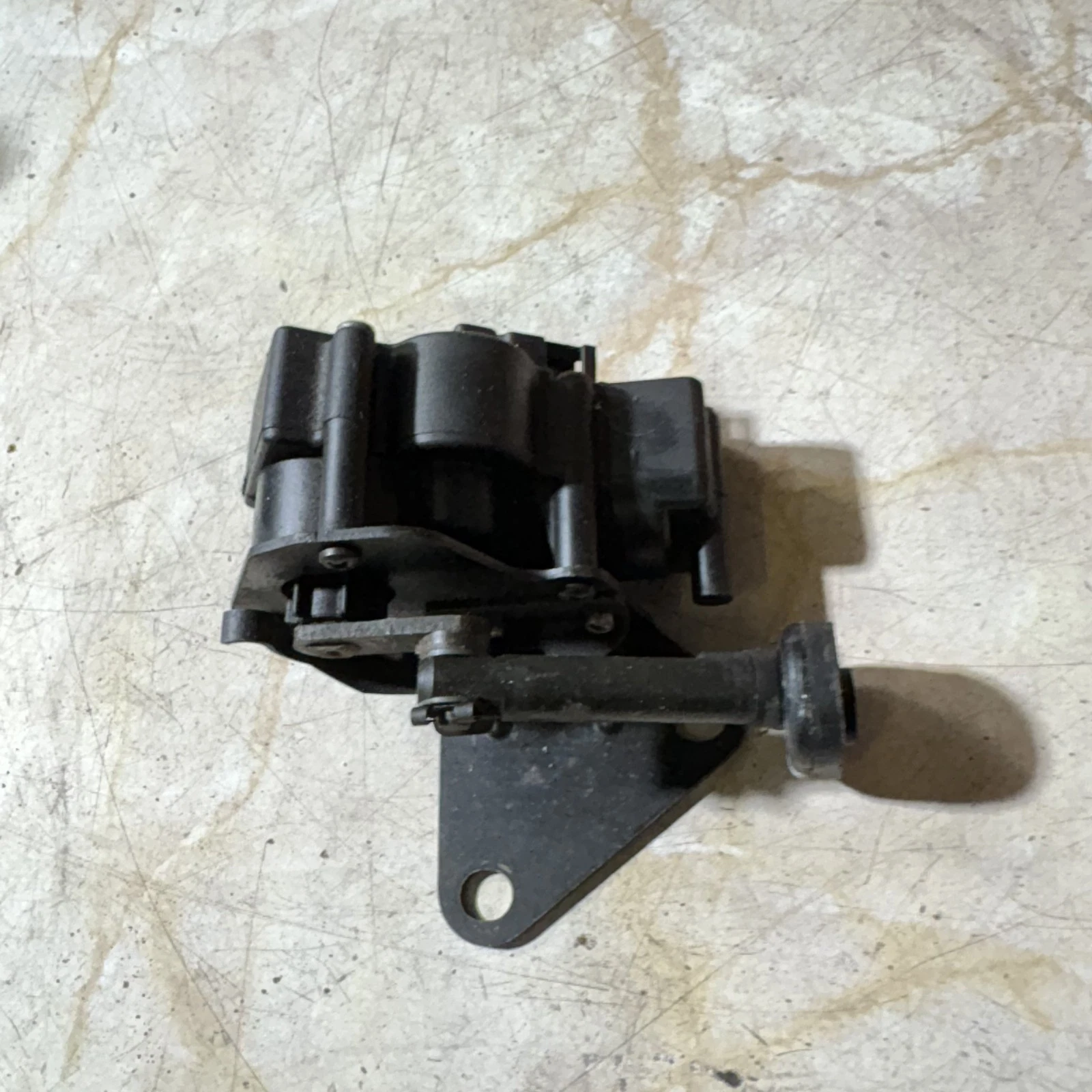Actual rear left quarter window actuator 7M0847079