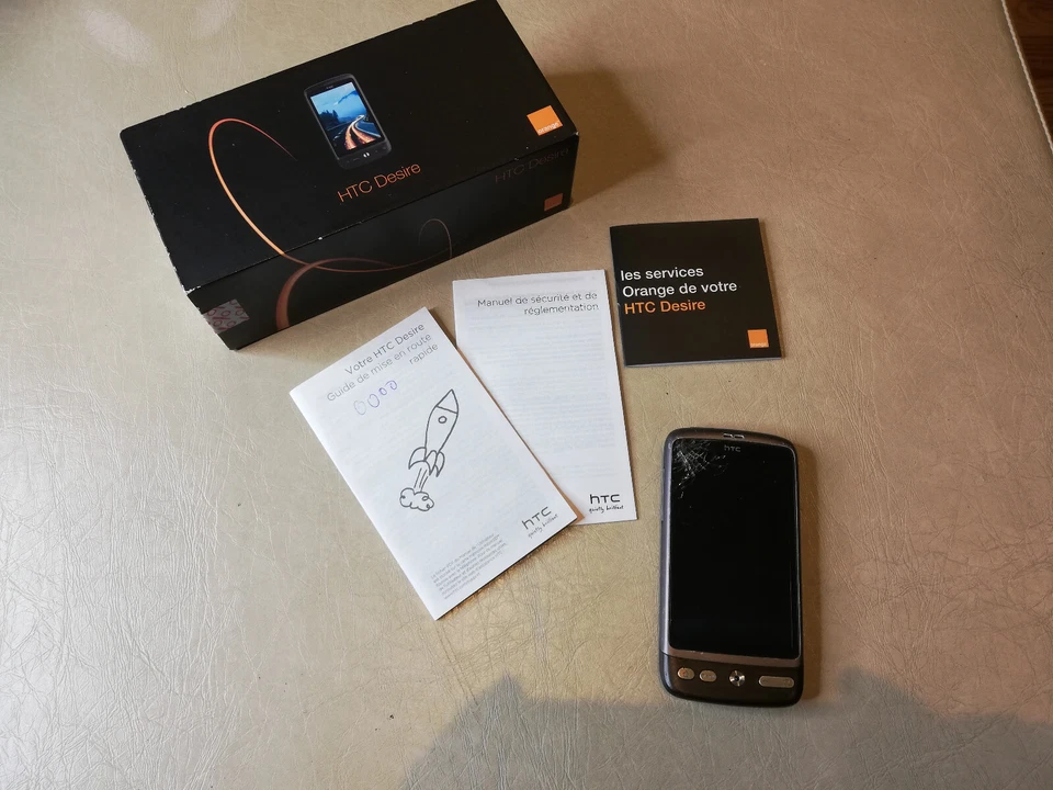 TELEPHONE mobile PORTABLE HTC DESIRE ANDROÏD avec boite d'origine et documents - Photo 4/4