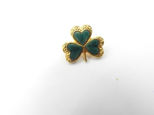 Green Guilloche Enamel Gold Tone Metal Shamrock St. Patrick's Day Brooch Vintage - Picture 2 of 4