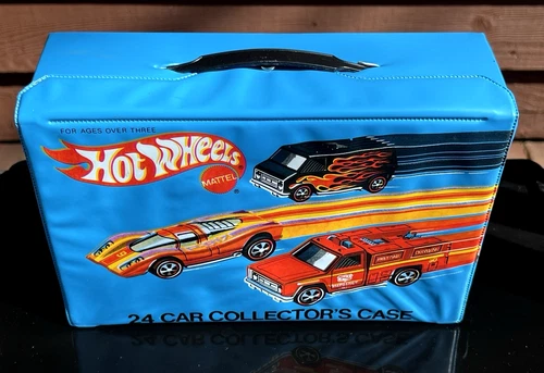 1975 Hot Wheels Flying Colors Redline 24 Car Collector's Race Case 8227 NOT Mint