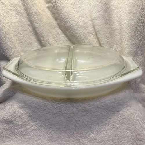 Vintage PYREX 1-1/2 qt White Divided Serving Dish 1063 Milk Glass w 945 C 18 Lid