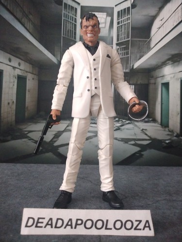 HASBRO MARVEL LEGENDS WALGREENS EXCLUSIVE JIGSAW - Picture 4 of 5