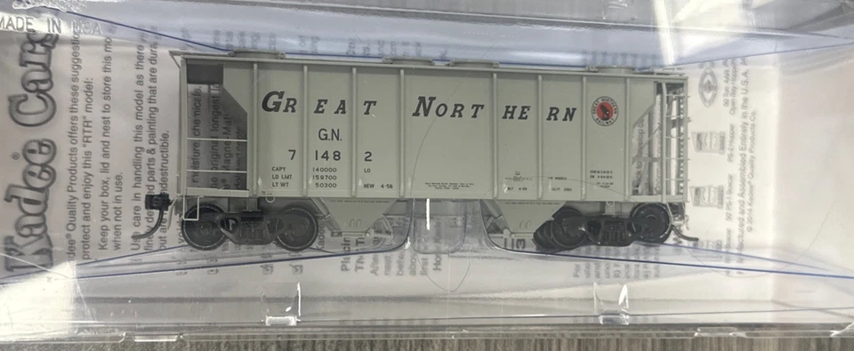 Kadee Cars HO RTR #8043 40’ PS-2 2 Bay 2003 cf Cov Hopper Great Northern NIB - Image 2 of 3