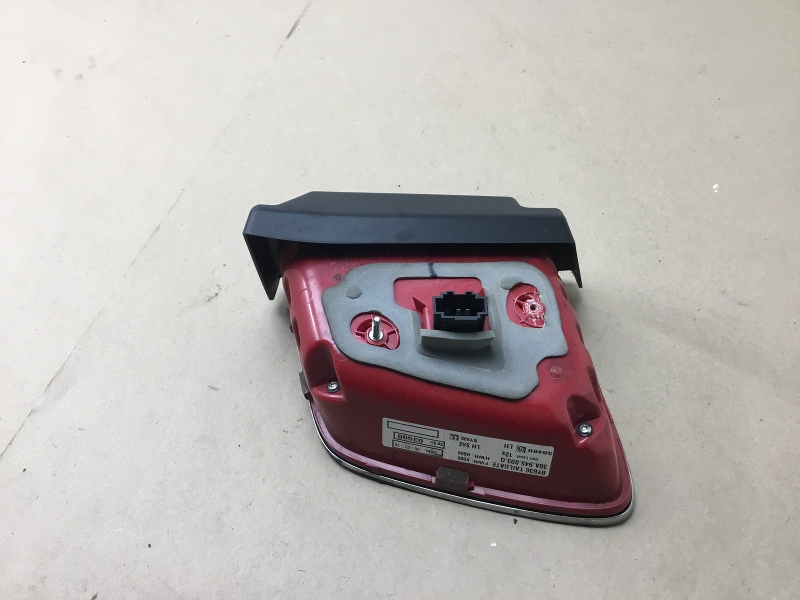 Bentley Bentayga 2019 V8 Rear Left Driver Tail Light Lamp Lid Mounted 16-20 :M