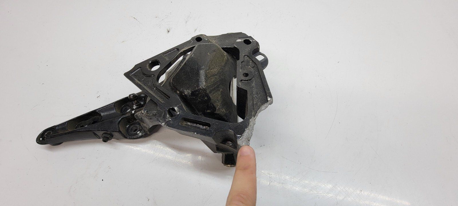 MCLAREN 650 DRIVER LEFT SIDE DOOR HINGE ASSEMBLY OEM 