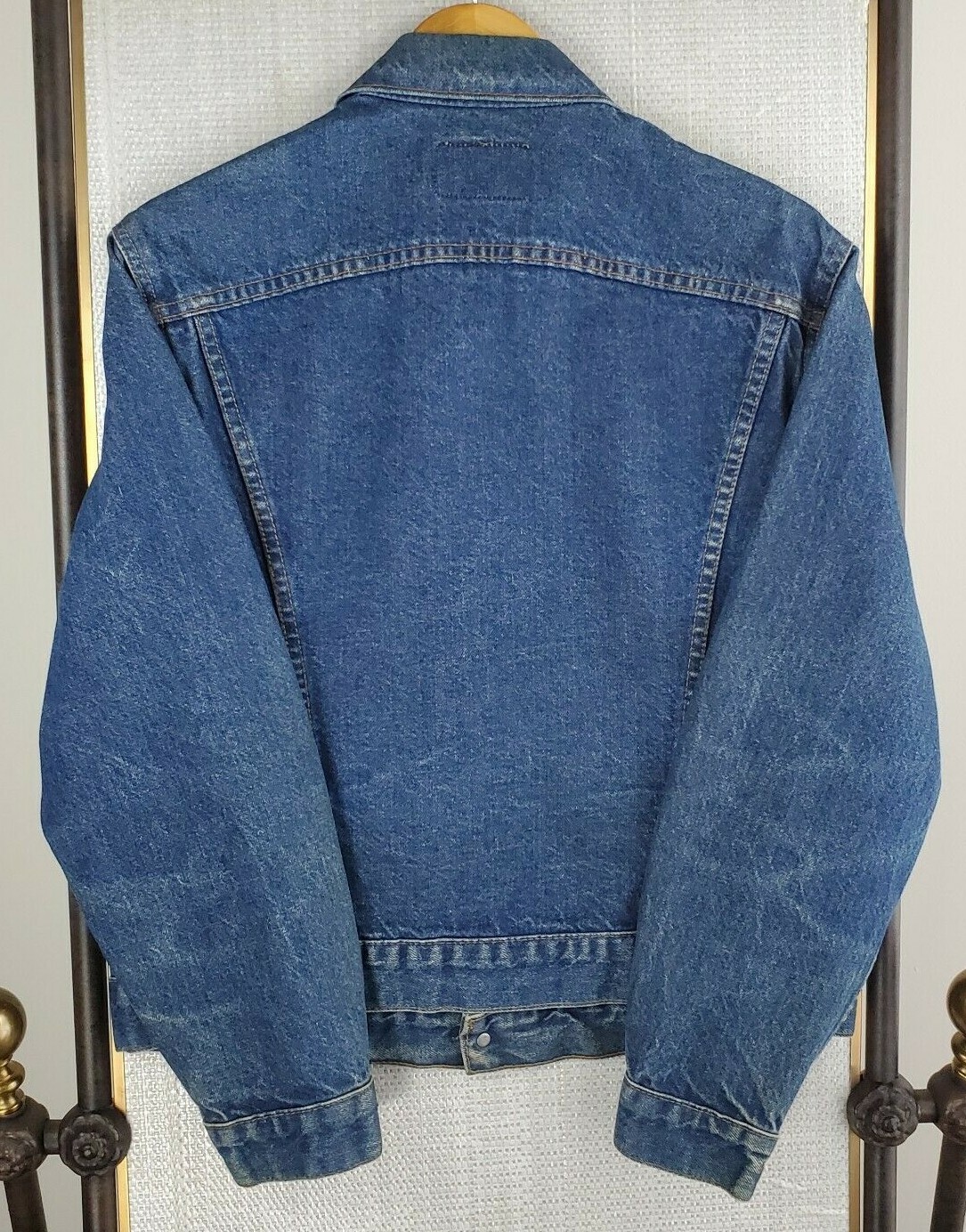VTG LEVIS Size 42 Regular Medium Made in USA Mens Blue Denim Trucker Jacket image 5