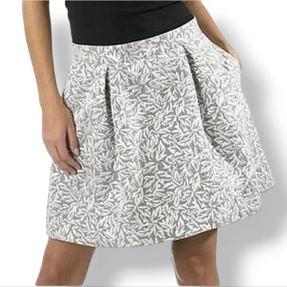 NUEVA Falda Brocado Metálica Vintage Años 90 Y2K Behnaz Sarafpour X Target en Plata Foto 2 de 4