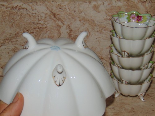 Antique NIPPON Porcelain Nut Bowl Set Of 6 Handpainted Gilded Footed Scallop Rim - Picture 11 of 14
