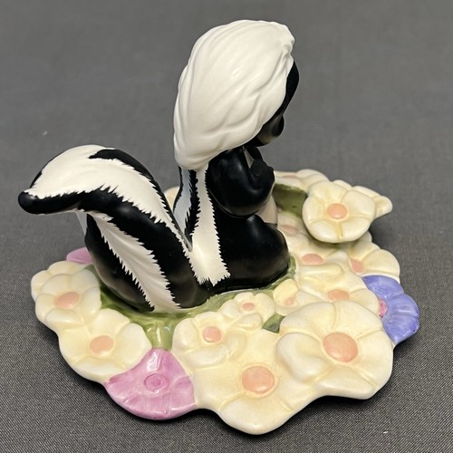 WDCC Disney Collection Bambi-Flower “Oh…Gosh!” Skunk Figurine 4x3.25” - Picture 3 of 7